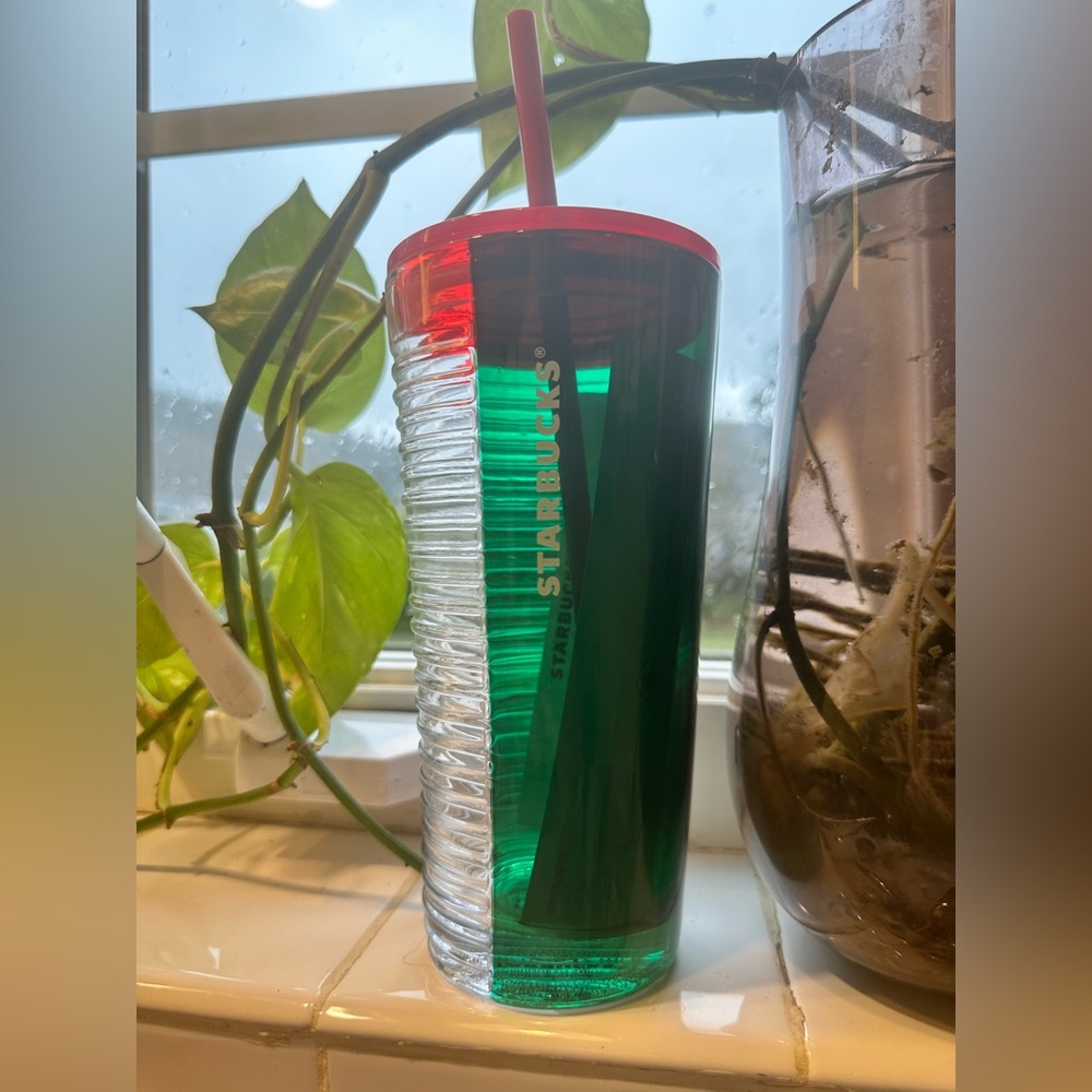 Starbucks holiday 2021 glass tumbler